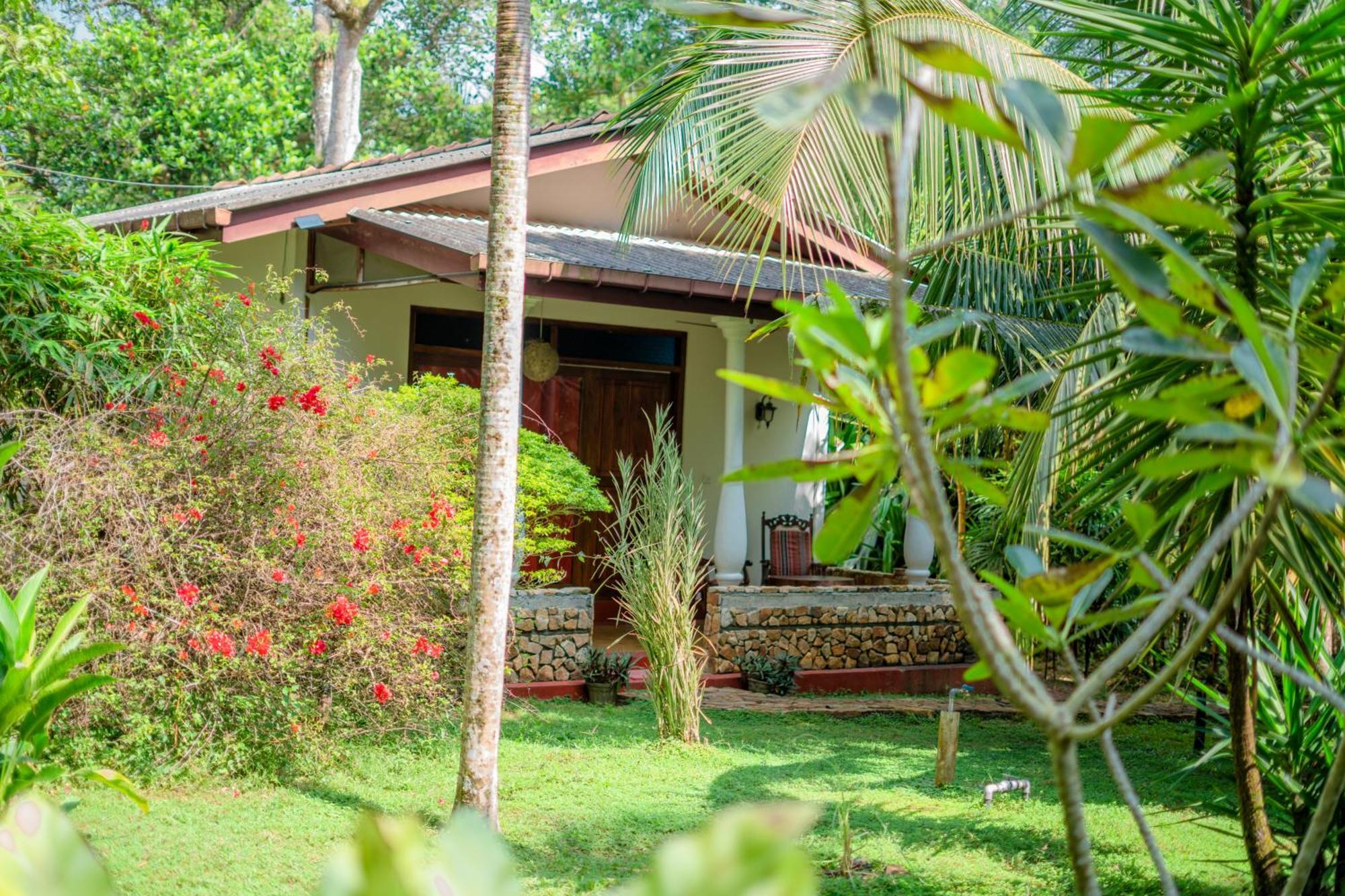 Villa Lanka Relax Хикадува Екстериор снимка